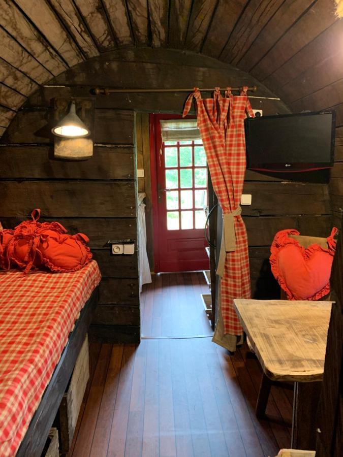 Hébergements Insolites dans tonneaux - Gite Le Coup de Foudre Vimoutiers Exterior foto
