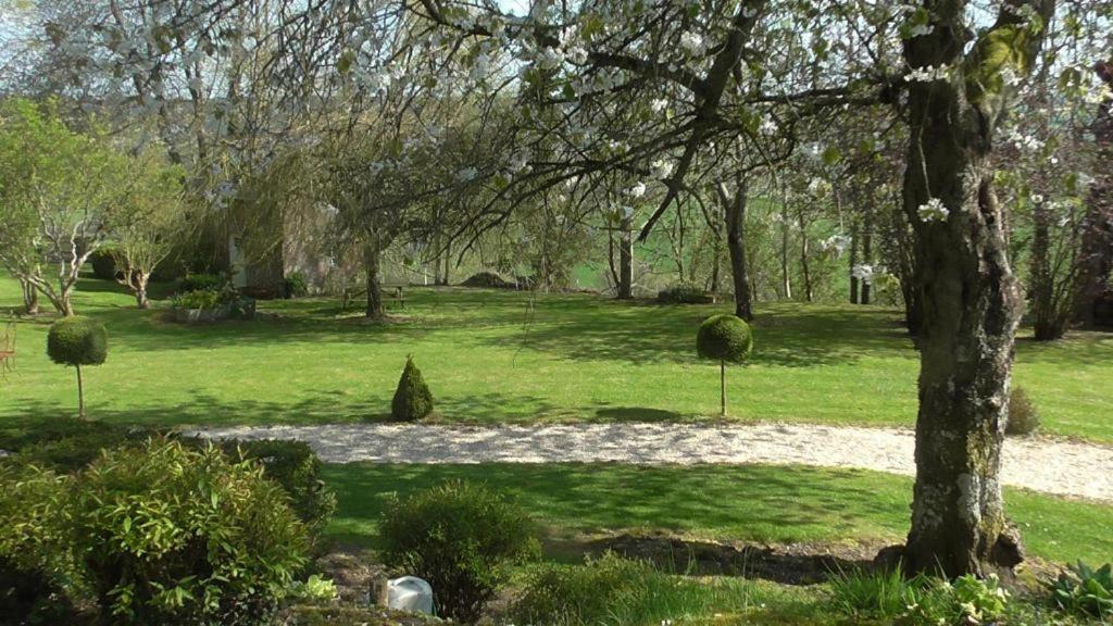 Hébergements Insolites dans tonneaux - Gite Le Coup de Foudre Vimoutiers Exterior foto